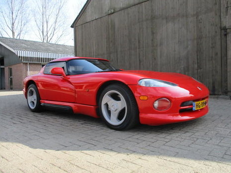 Dodge Viper cu 27.000 km la bord