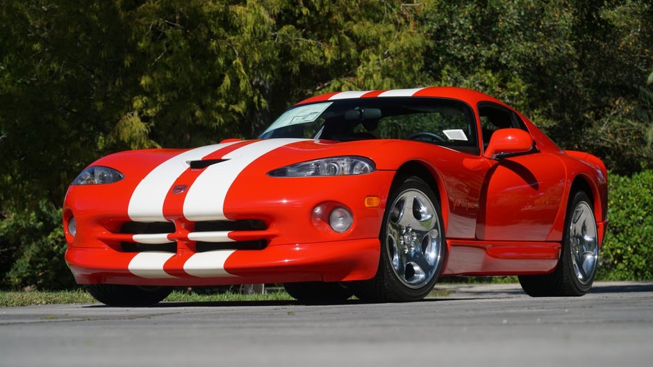 Dodge Viper cu 30 de kilometri la bord