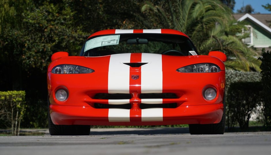 Dodge Viper cu 30 de kilometri la bord