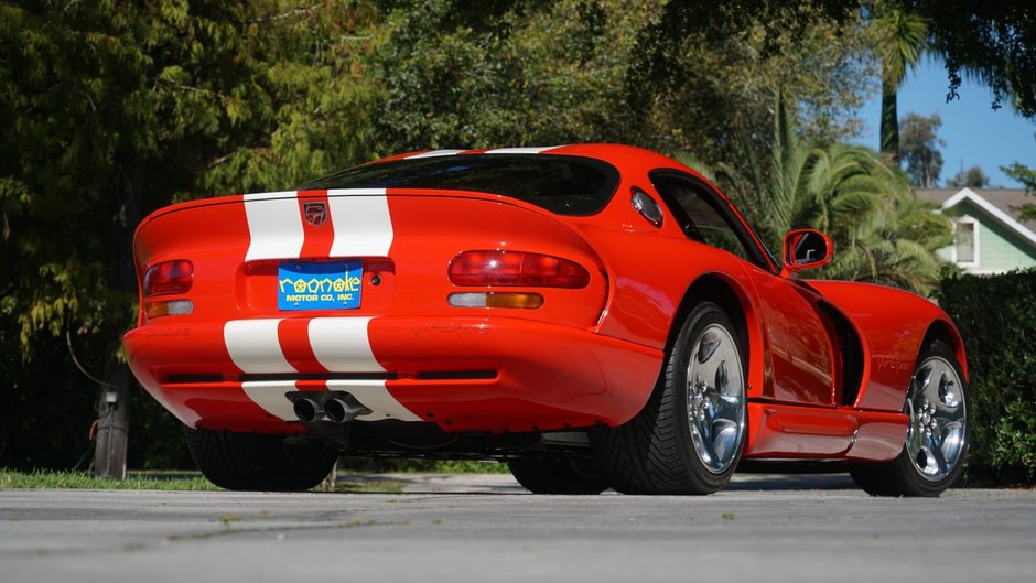 Dodge Viper cu 30 de kilometri la bord