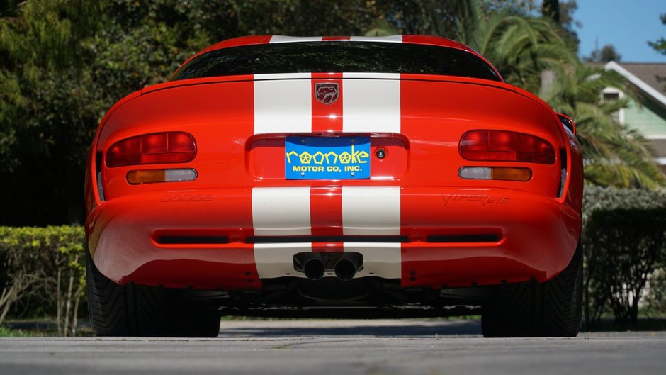 Dodge Viper cu 30 de kilometri la bord