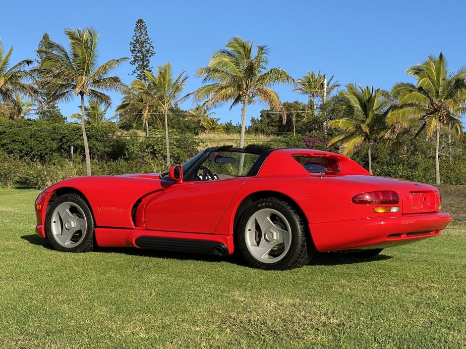 Dodge Viper cu 5.518 kilometri la bord