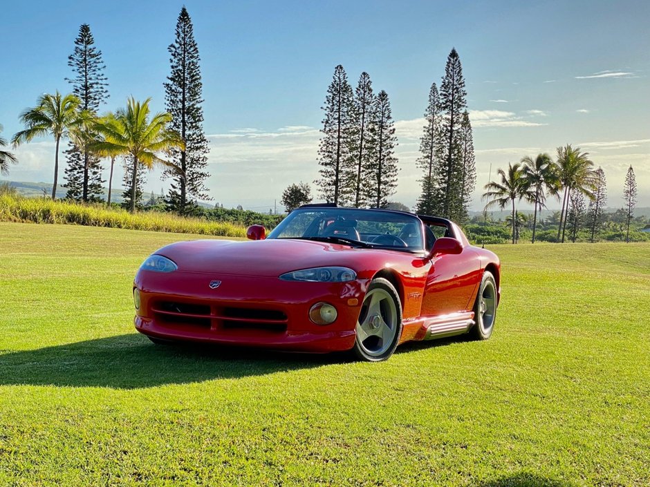 Dodge Viper cu 5.518 kilometri la bord