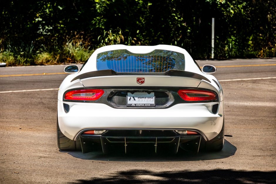 Dodge Viper GTC cu motor V10 de 9.0 litri