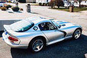 Dodge Viper GTS cu 127 de kilometri la bord