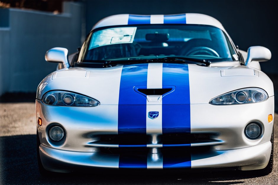 Dodge Viper GTS cu 127 de kilometri la bord