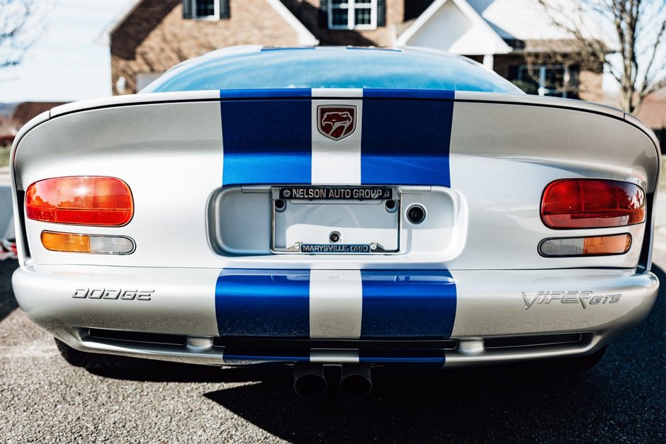 Dodge Viper GTS cu 127 de kilometri la bord