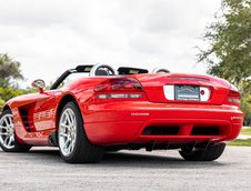 Dodge Viper SRT-10 Roadster cu 8.510 kilometri la bord