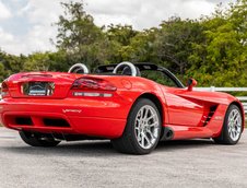 Dodge Viper SRT-10 Roadster cu 8.510 kilometri la bord