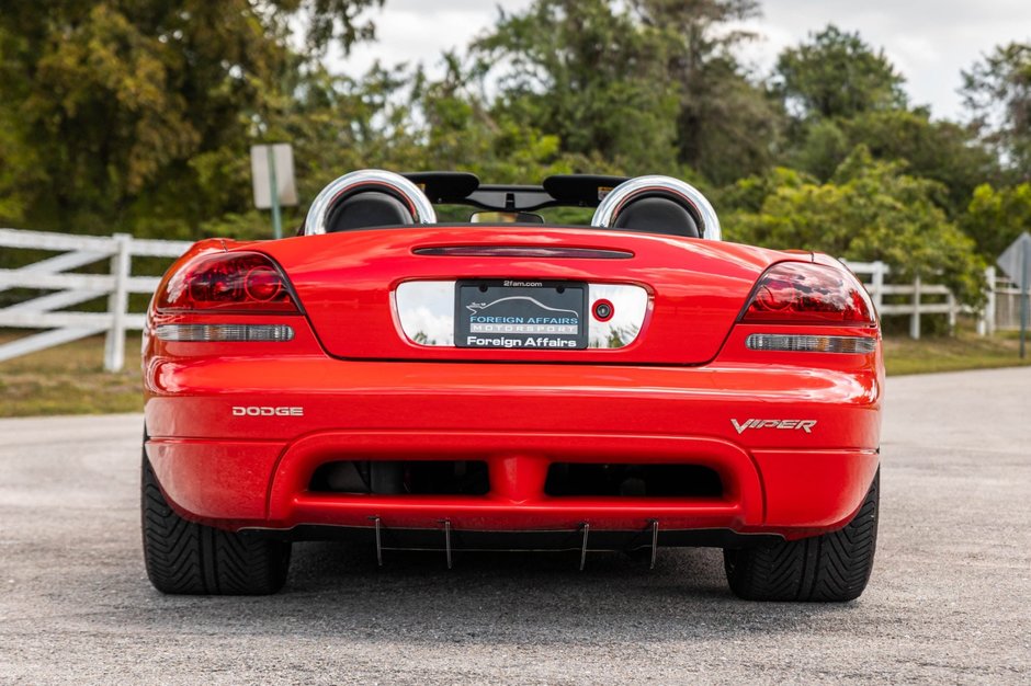 Dodge Viper SRT-10 Roadster cu 8.510 kilometri la bord