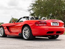 Dodge Viper SRT-10 Roadster cu 8.510 kilometri la bord