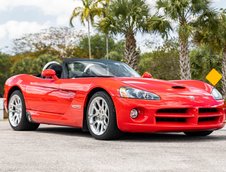 Dodge Viper SRT-10 Roadster cu 8.510 kilometri la bord