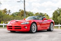 Dodge Viper SRT-10 Roadster cu 8.510 kilometri la bord