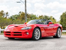 Dodge Viper SRT-10 Roadster cu 8.510 kilometri la bord