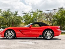 Dodge Viper SRT-10 Roadster cu 8.510 kilometri la bord