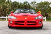 Dodge Viper SRT-10 Roadster cu 8.510 kilometri la bord