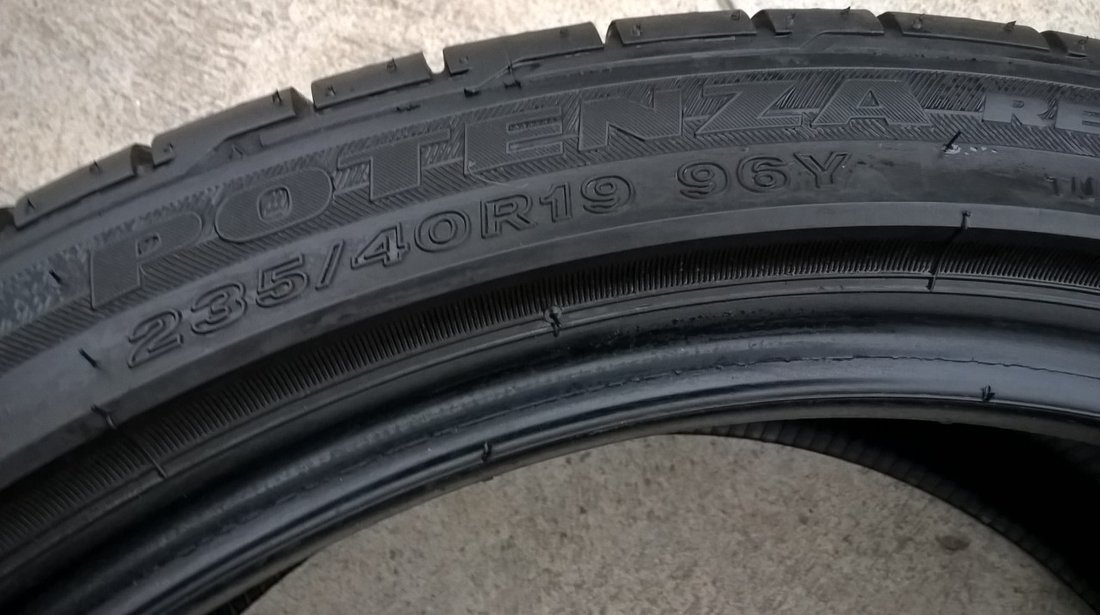 Doua anvelope de vara 235 40 19 bridgestone potenza RE 050