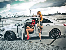 Doua fete indraznete si un Mercedes CLA45 AMG