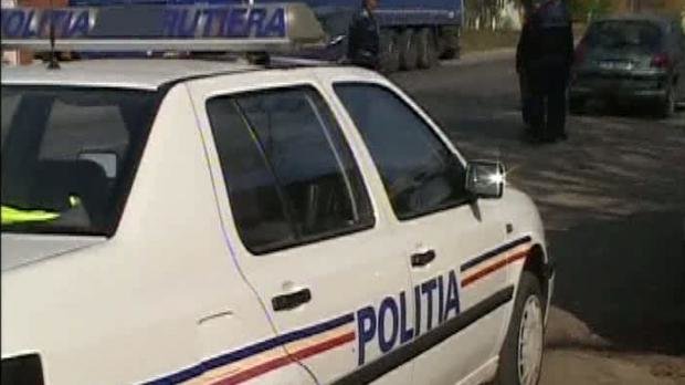 Doua masini de politie au fost vandalizate, la Roman