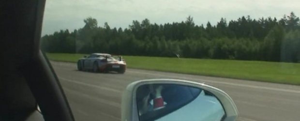 Drag Race: Lambo Gallardo LP560-4 vs. Porsche Carrera GT