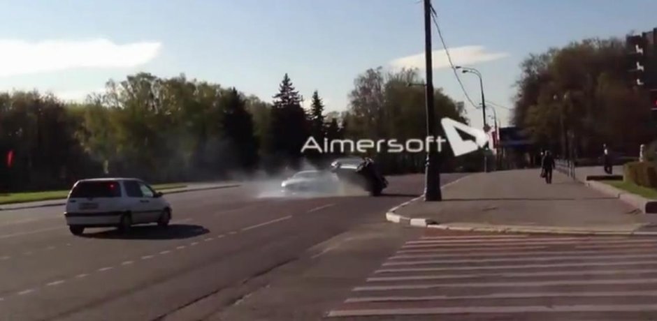 Drifturi cu Audi R8 + accident cu Lada + fuga de la fata locului. Cu drag, din Rusia!