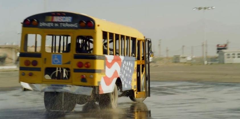 Drifturi cu autobuzul de scoala!