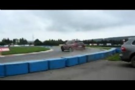 Drifturi cu Porsche Cayenne GTS