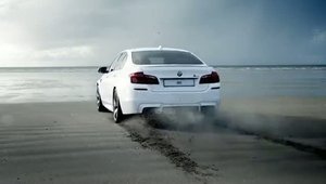 Drifturi pe plaja cu noul BMW M5!