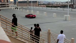 Drifturi si cerculete intr-o parcare supraterana din Las Vegas