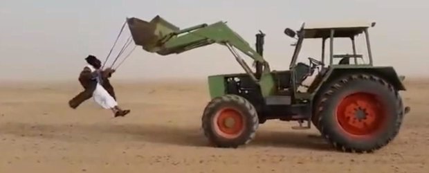 Drifturile cu arabi nu mai sunt la moda: tractorul-leagan este DA SH*T!