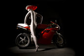 Ducati Desmo - Pictorial cu motociclete sexy si femei nud