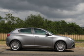 Duel in familia hot-hatch: Alfa Romeo Giulietta vs. VW Golf VI