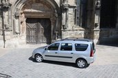 Duel intre break-uri low-cost: Dacia Logan MCV vs. Lada Priora break