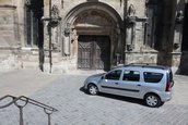 Duel intre break-uri low-cost: Dacia Logan MCV vs. Lada Priora break