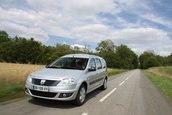 Duel intre break-uri low-cost: Dacia Logan MCV vs. Lada Priora break