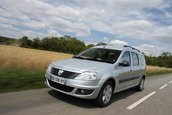 Duel intre break-uri low-cost: Dacia Logan MCV vs. Lada Priora break