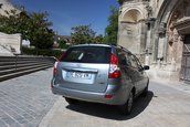 Duel intre break-uri low-cost: Dacia Logan MCV vs. Lada Priora break