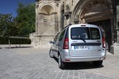 Duel intre break-uri low-cost: Dacia Logan MCV vs. Lada Priora break