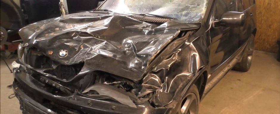 Dupa ce-a luat un ELAN pe capota, i-a adus-o lui sa o repare. Uite aici operatiunea pas cu pas Dupa ce-a luat un ELAN pe capota, i-a adus-o lui sa o repare. Uite aici operatiunea pas cu pas