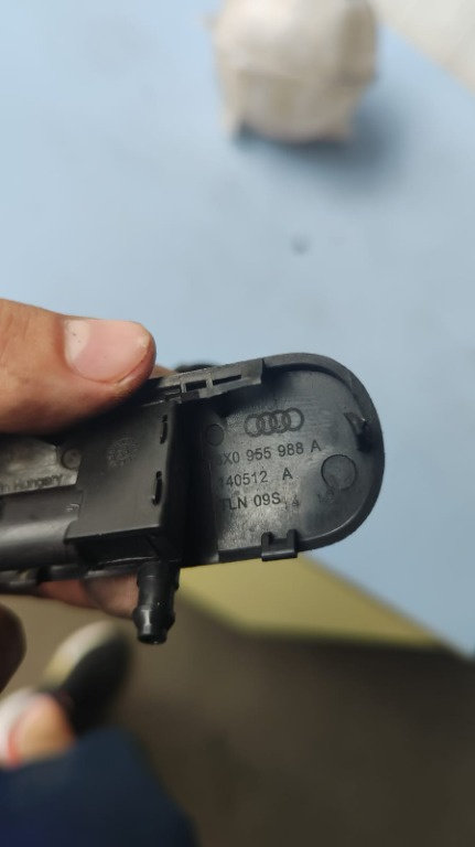 Duze spalator parbriz Audi A1 1.6 TDI Hatchback cod motor CAYB an 2014 cod 8X0955987A / 8X0955988A