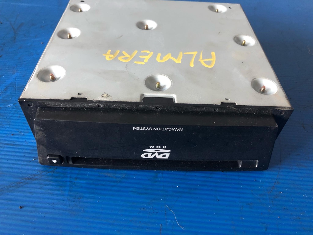 Dvd player nissan almera 2003 28330bn800