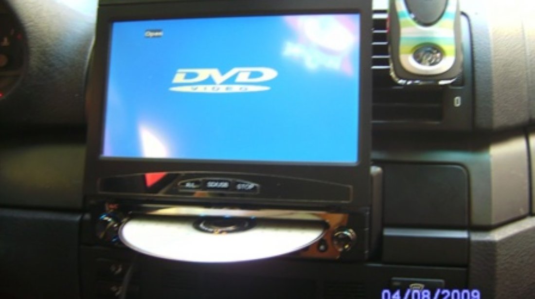 DVD RETRACTABIL CU GPS 7 FATA DETASABILA TV TUNER DIVX USB SD 1499 lei!!!