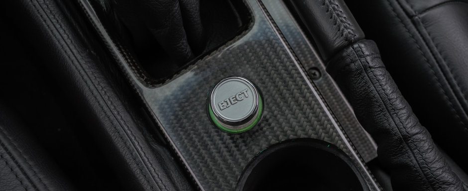 E aproape imposibil sa gasesti una de cumparat. Masina din 2005 are motor V8 de 4.6 litri si e de 100 de ori mai rara decat un Bugatti de 2.4 milioane euro E aproape imposibil sa gasesti una de cumparat. Masina din 2005 are motor V8 de 4.6 litri si e de 100 de ori mai rara decat un Bugatti de 2.4 milioane euro