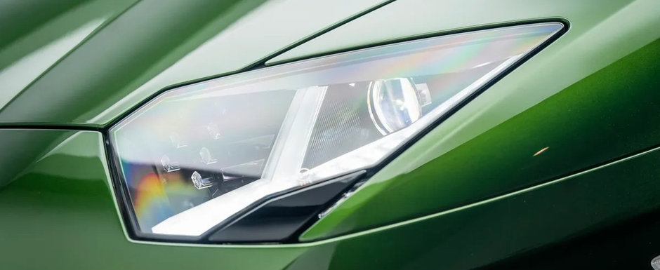 E aproape imposibil sa gasesti una de cumparat. Masina din 2022 are un motor aspirat de 780 CP si plafon detasabil din fibra de carbon si e de doua de ori mai rara decat un Bugatti de 2.4 milioane E aproape imposibil sa gasesti una de cumparat. Masina din 2022 are un motor aspirat de 780 CP si plafon detasabil din fibra de carbon si e de doua de ori mai rara decat un Bugatti de 2.4 milioane