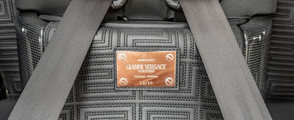E aproape imposibil sa gasesti una de cumparat. Masina din 2007 are un interior Versace si e de 25 de ori mai rara decat un Bugatti de 2.4 milioane euro E aproape imposibil sa gasesti una de cumparat. Masina din 2007 are un interior Versace si e de 25 de ori mai rara decat un Bugatti de 2.4 milioane euro