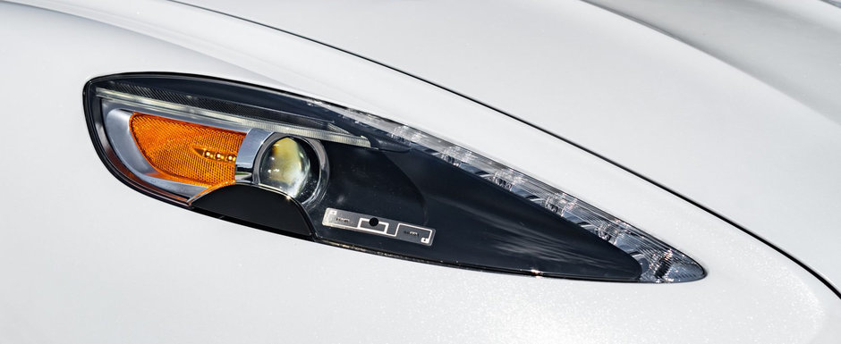 E aproape imposibil sa gasesti una de cumparat. Masina din 2019 vine cu podeaua portbagajului din carbon si e de peste cinci ori mai rara decat un Bugatti Chiron E aproape imposibil sa gasesti una de cumparat. Masina din 2019 vine cu podeaua portbagajului din carbon si e de peste cinci ori mai rara decat un Bugatti Chiron