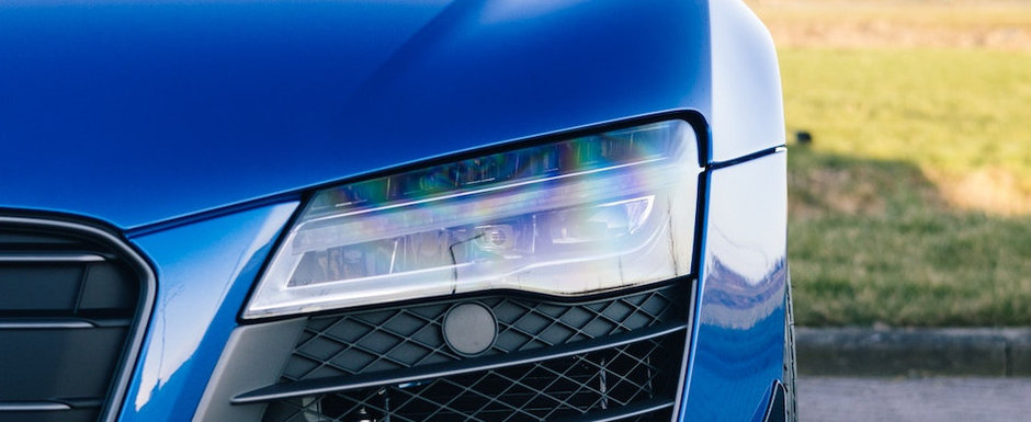 E aproape imposibil sa gasesti una de cumparat. Masina din 2014 are faruri cu laser si e de peste cinci ori mai rara decat un Bugatti de 2.4 milioane de euro E aproape imposibil sa gasesti una de cumparat. Masina din 2014 are faruri cu laser si e de peste cinci ori mai rara decat un Bugatti de 2.4 milioane de euro