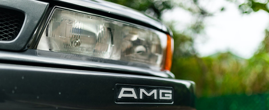 E aproape imposibil sa gasesti una de cumparat. Japoneza din 1990 a fost tunata de AMG si e la fel de rara ca un Bugatti de 2.4 milioane euro E aproape imposibil sa gasesti una de cumparat. Japoneza din 1990 a fost tunata de AMG si e la fel de rara ca un Bugatti de 2.4 milioane euro