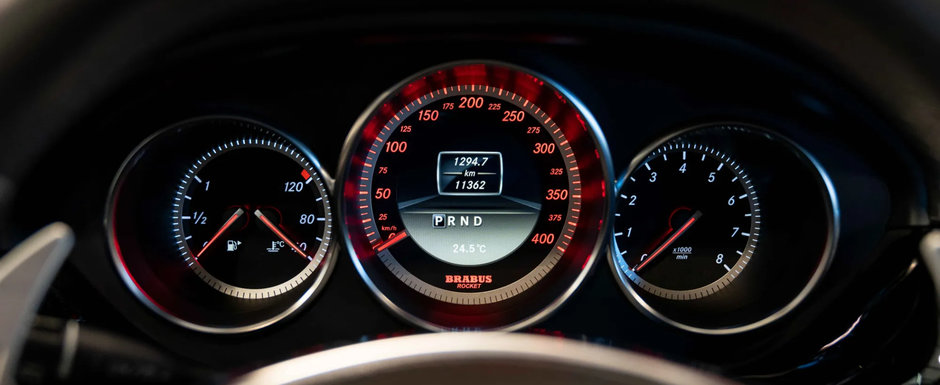 E aproape imposibil sa gasesti unul de cumparat. Super-sedanul din 2013 are 400 de km/h in bord si e de 62.5 ori mai rar decat un Bugatti de 2.4 milioane euro E aproape imposibil sa gasesti unul de cumparat. Super-sedanul din 2013 are 400 de km/h in bord si e de 62.5 ori mai rar decat un Bugatti de 2.4 milioane euro