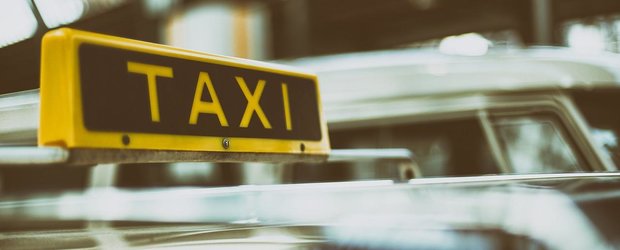 E oficial: peste jumatate din taximetristii din Bucuresti incalca legea si jecmanesc pasagerii